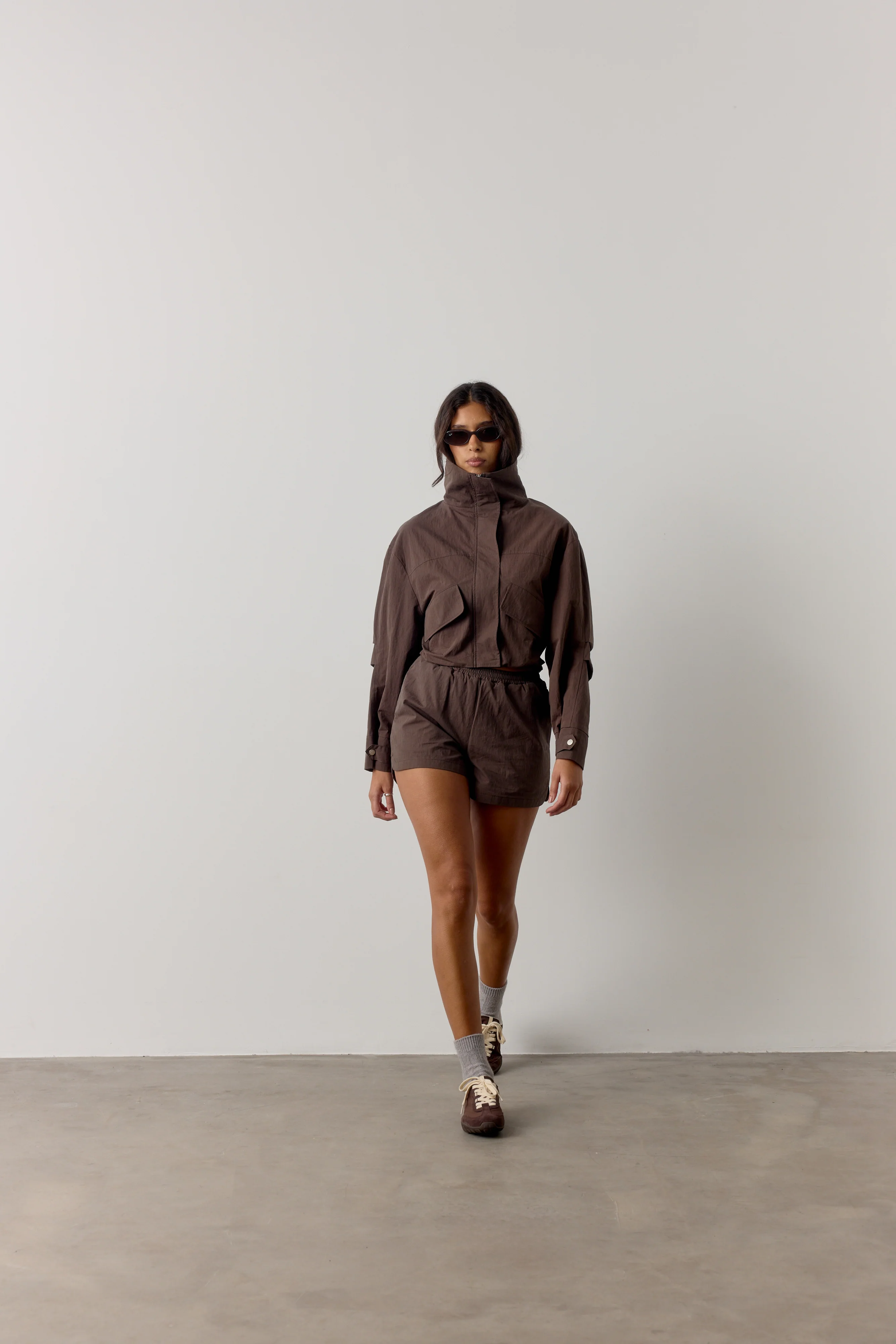 SHELL ELASTICATED SHORTS - BROWN - Image 3
