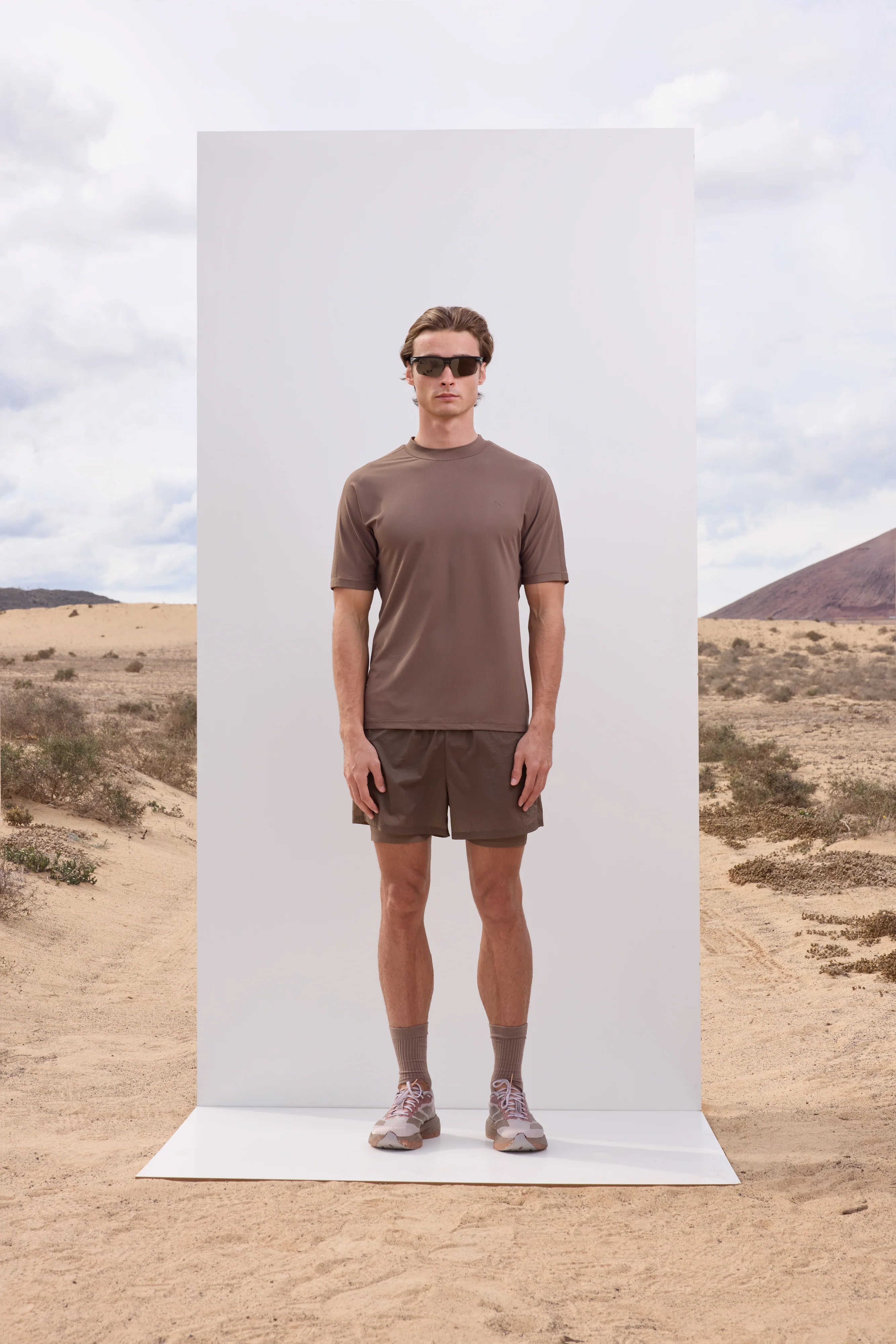 SHORT SLEEVE TRAINING TOP - BROWN - Image 3
