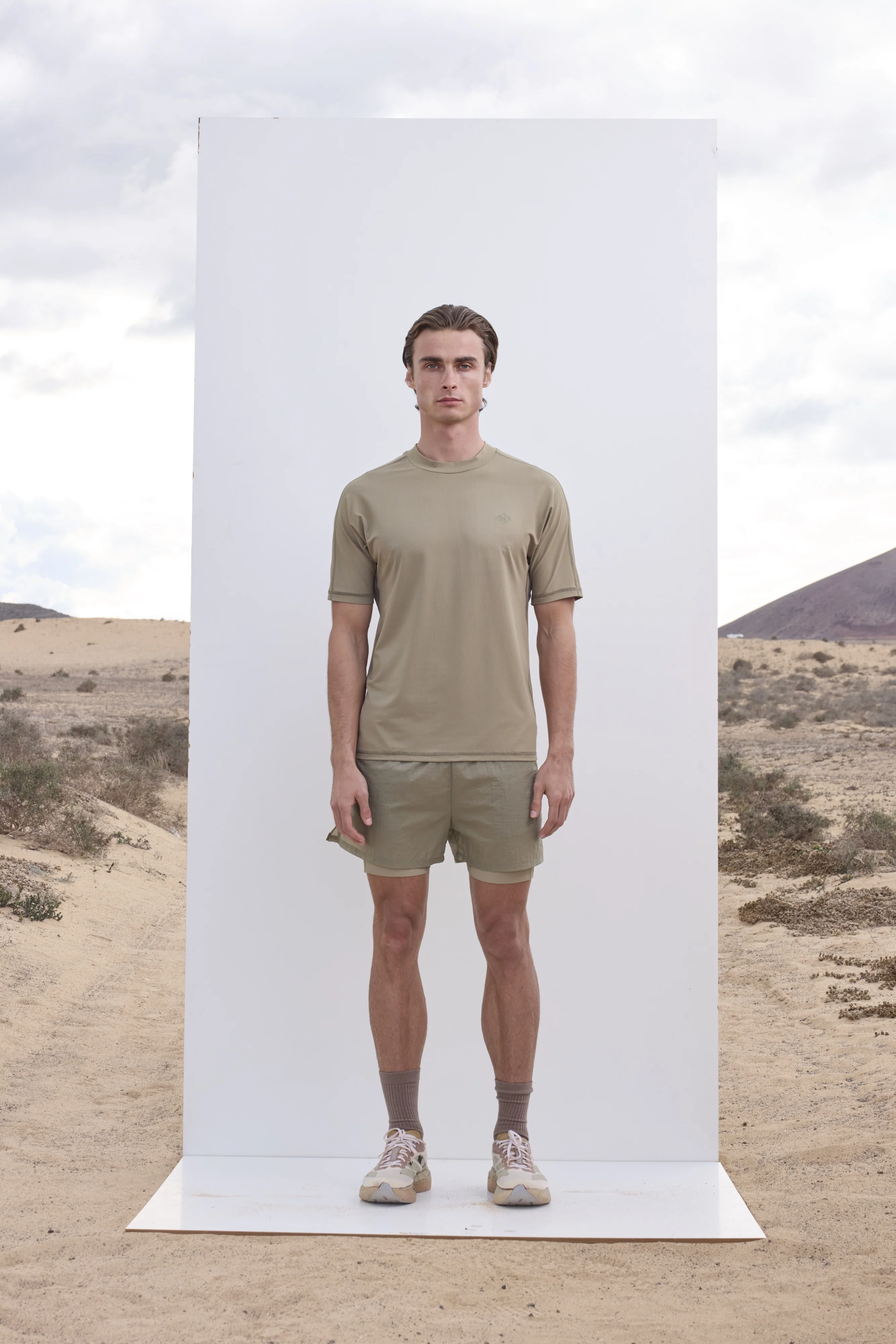 SHORT SLEEVE TRAINING TOP - KHAKI - Image 3