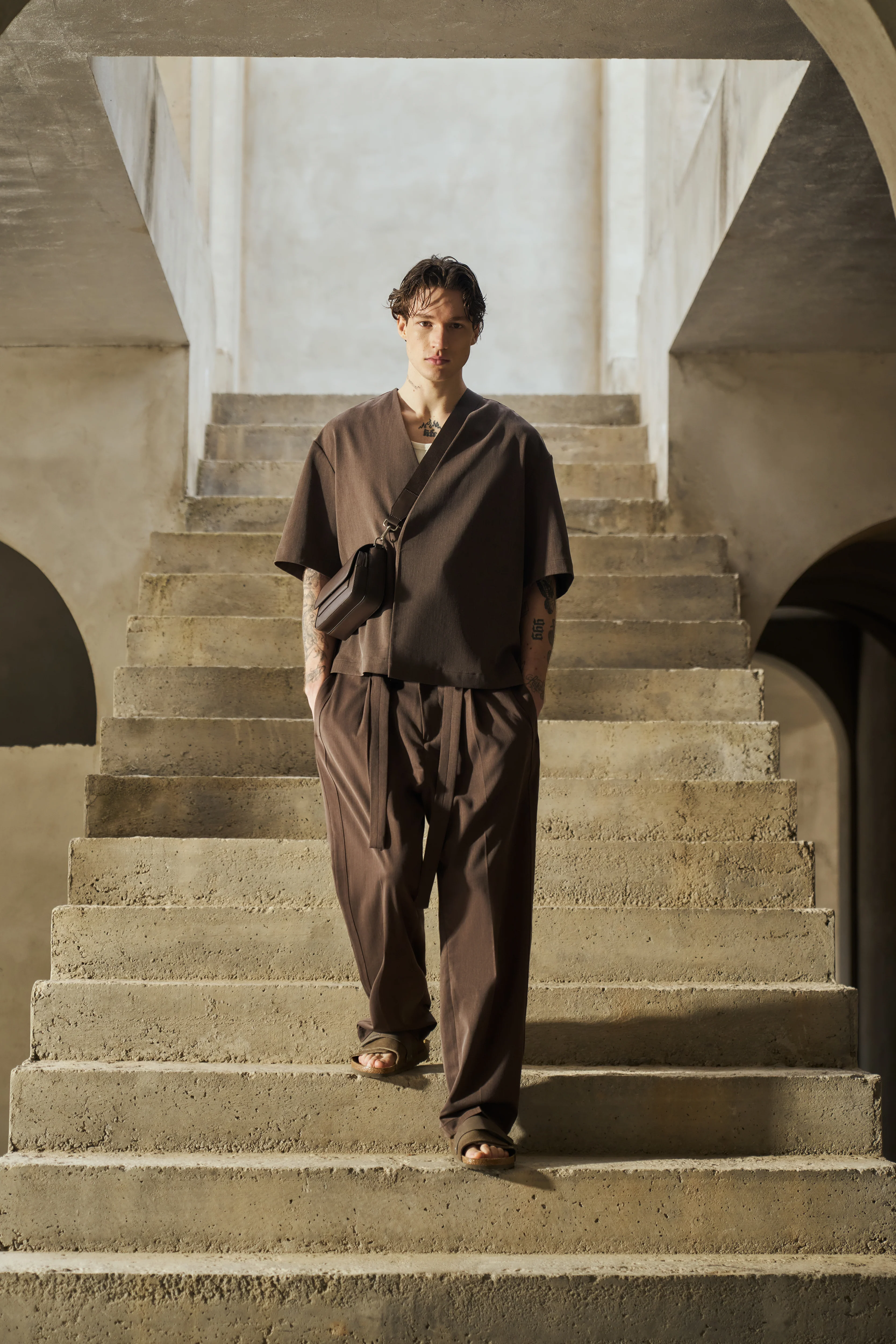 SMART WOVEN SHIRT - BROWN - Image 3