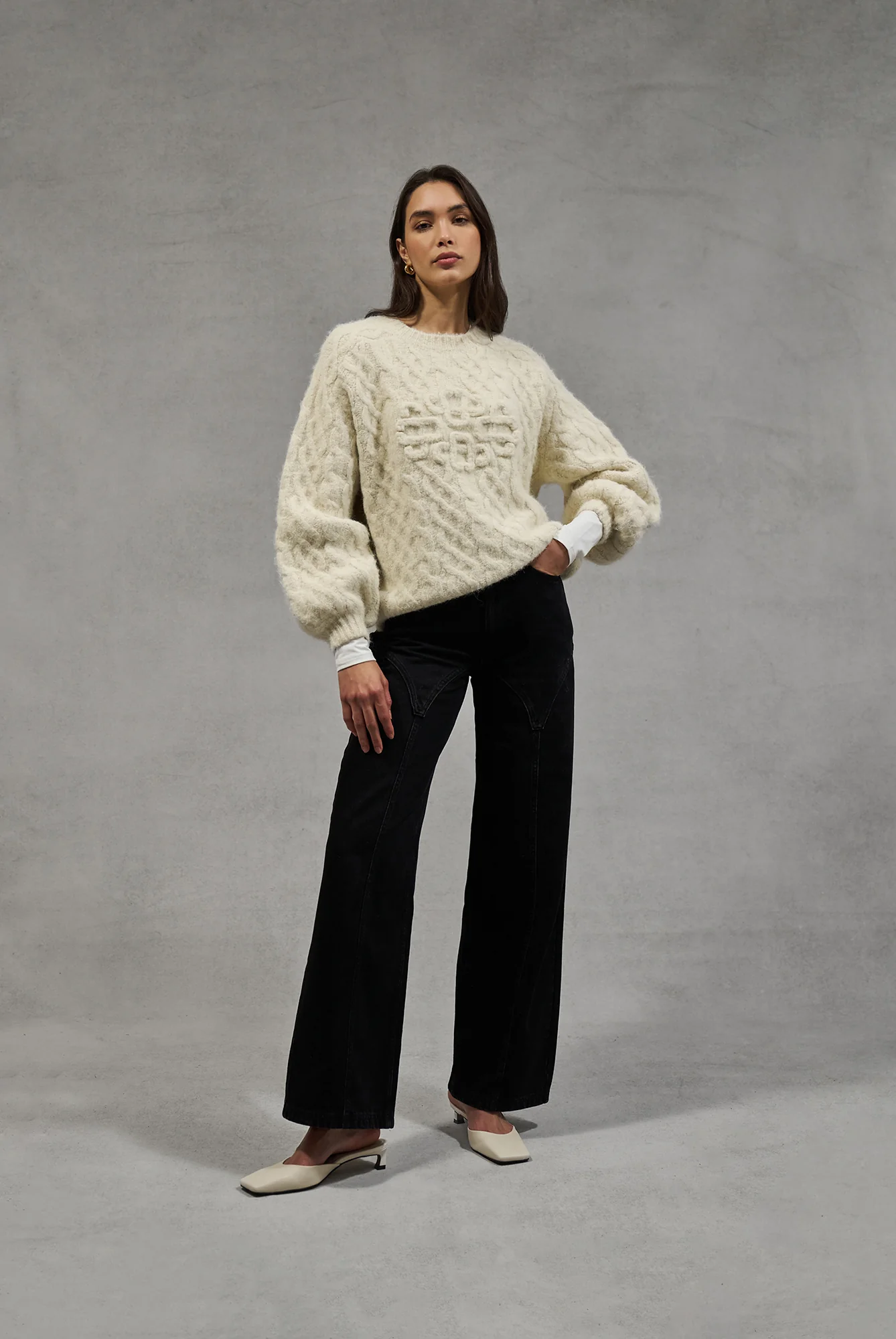 FLUFFY CABLE KNIT EMBLEM JUMPER - BEIGE - Image 4
