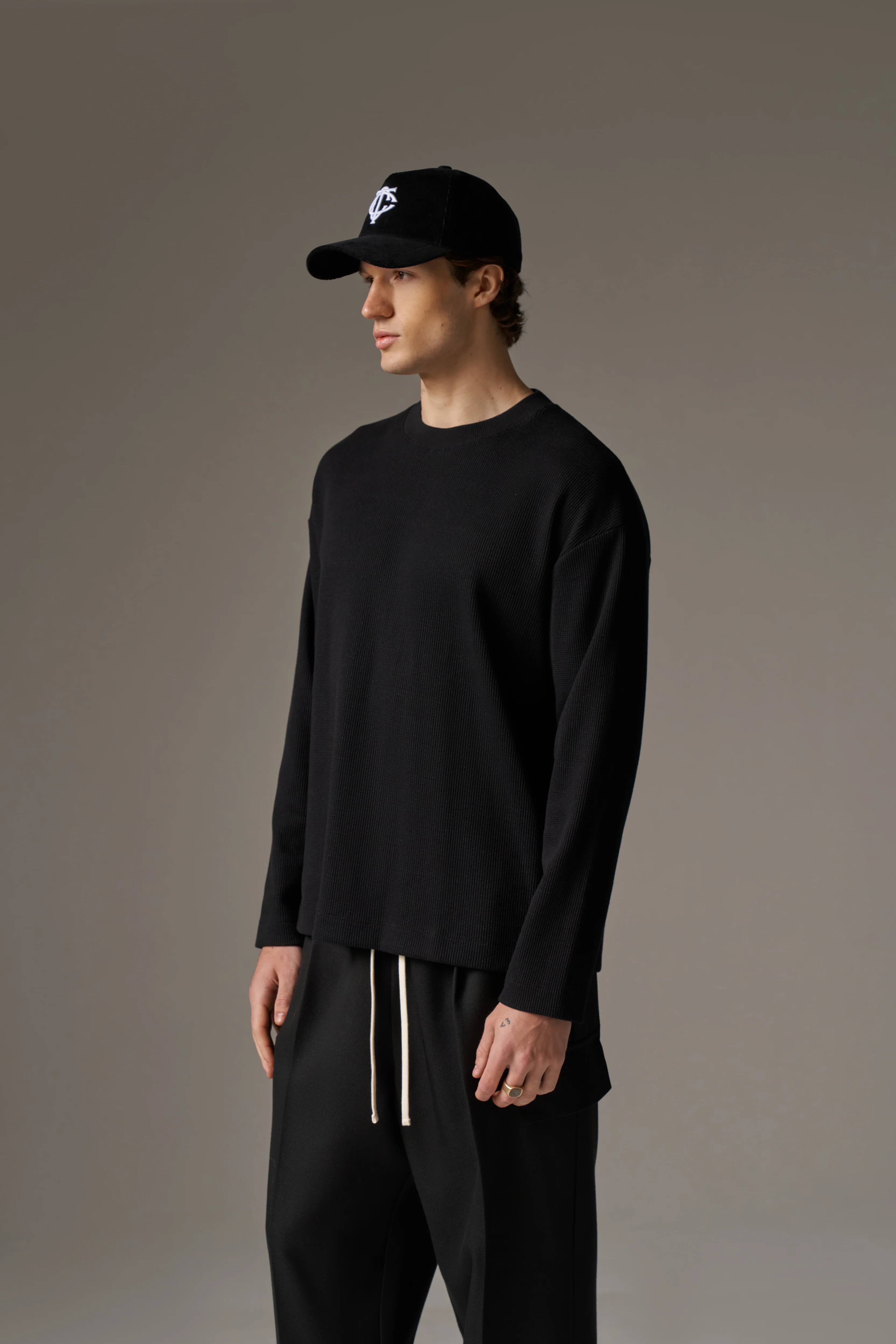 WAFFLE LONG SLEEVE T-SHIRT - BLACK - Image 4