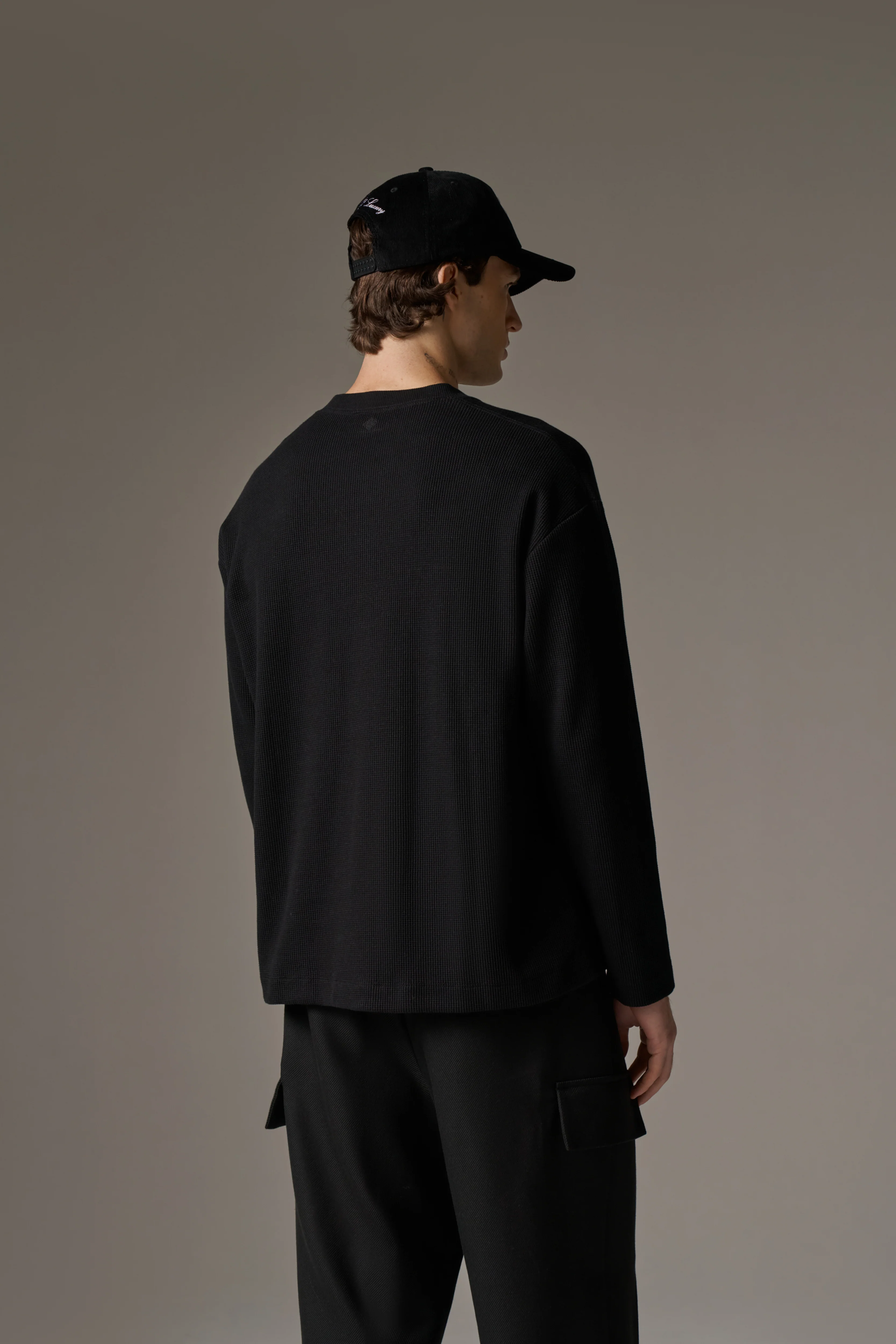 WAFFLE LONG SLEEVE T-SHIRT - BLACK - Image 7