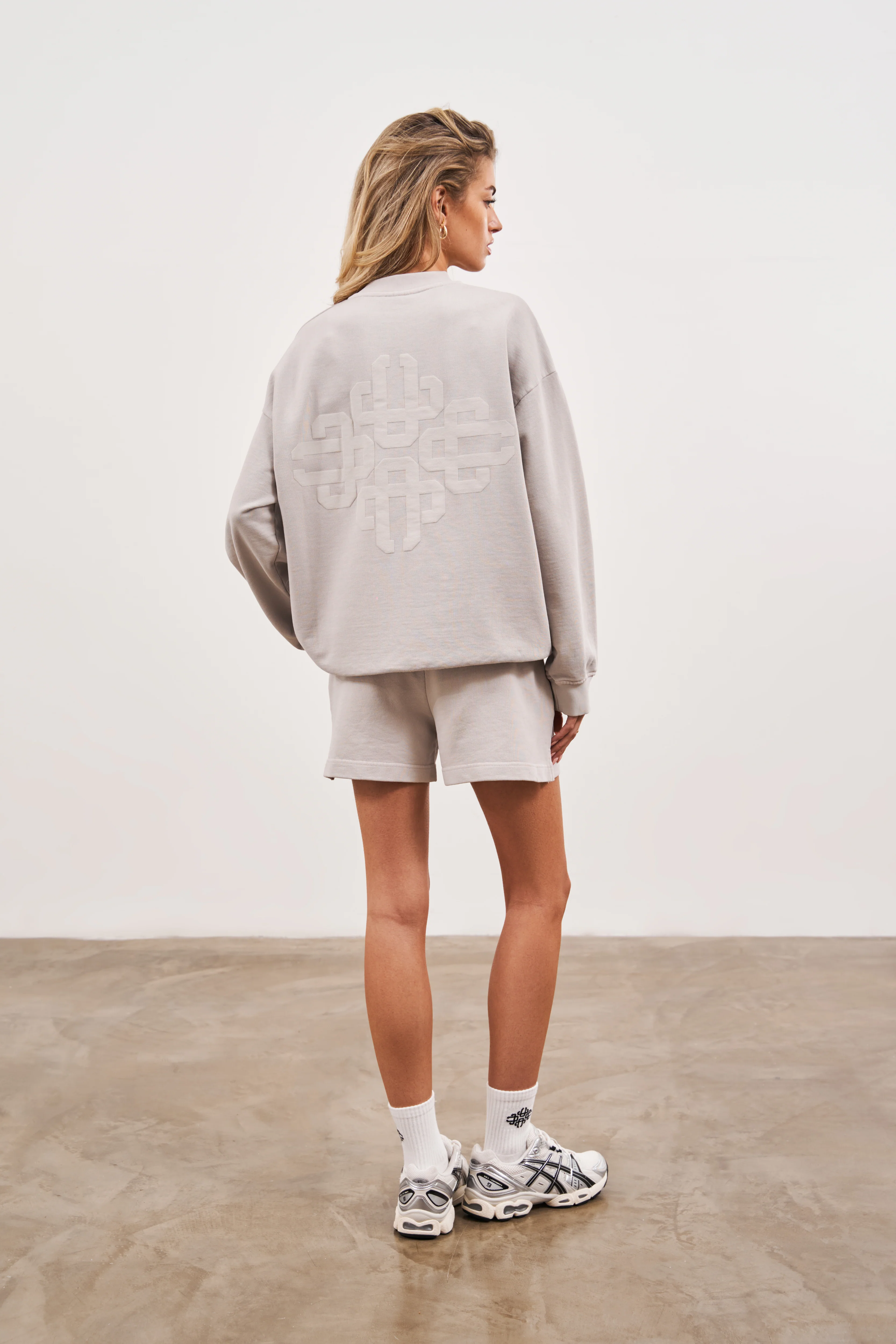 EMBLEM OVERSIZED SWEATSHIRT - GREY - Image 5