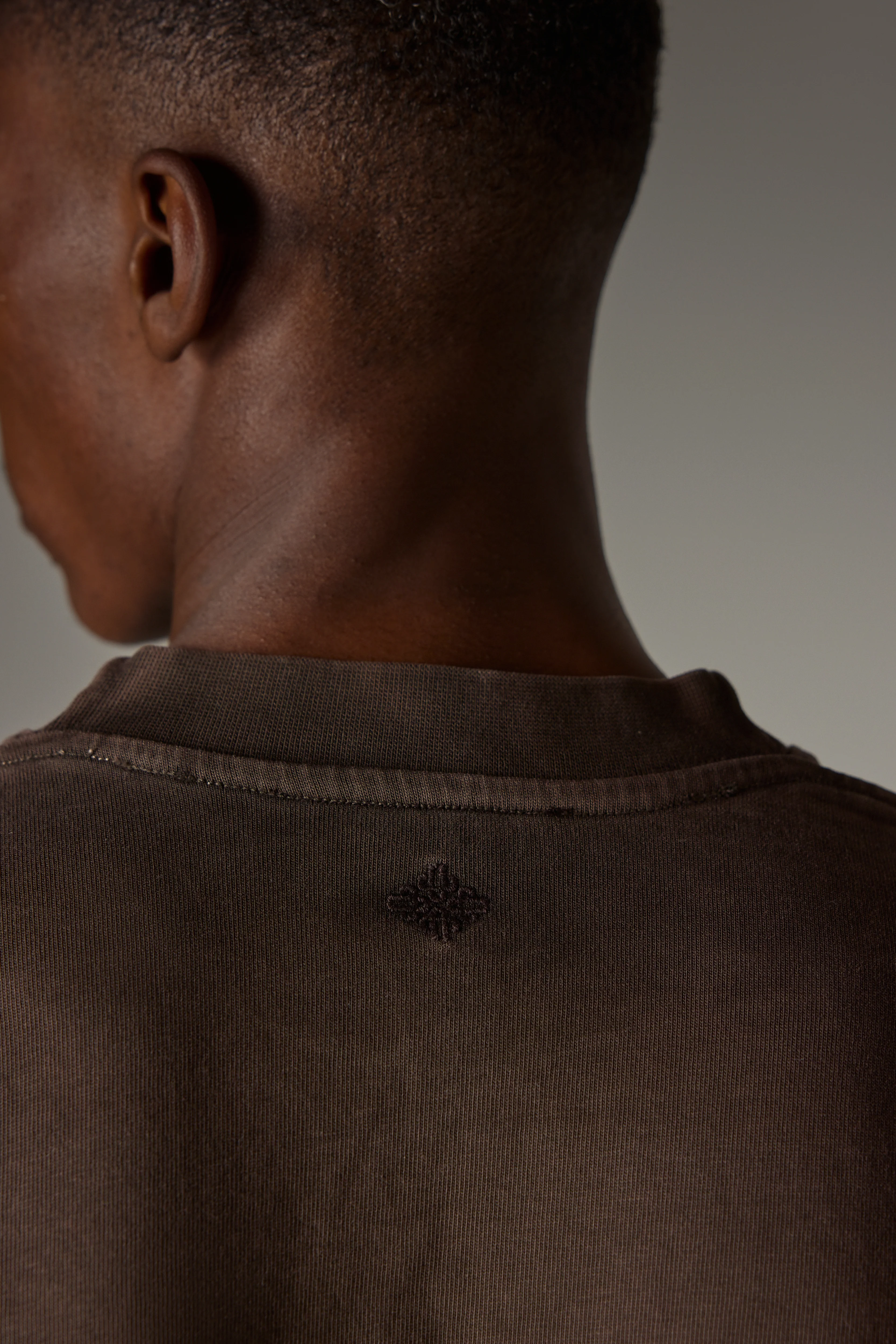 WASHED LONG SLEEVE T-SHIRT - BROWN - Image 4